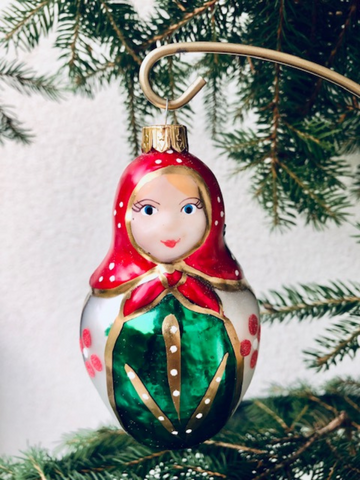 BABUSHKA GLASS HANGING ORNAMENT – RED SCARF & GREEN APRON Front